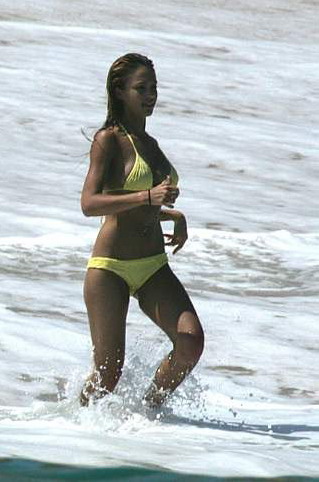 Jessica Alba sur la plage